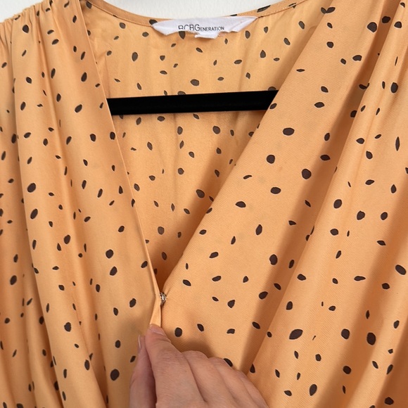 💚 BCBGeneration Yellow Polka Dot Faux Wrap Cap Sleeve Dress - Picture 7 of 9